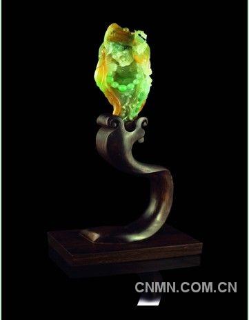 梁荣区的作品《济公活佛》荣获“中国上海玉雕神工奖”。<span style=＇display：none;＇>WWW.cnmN.COM.Cn。</span>