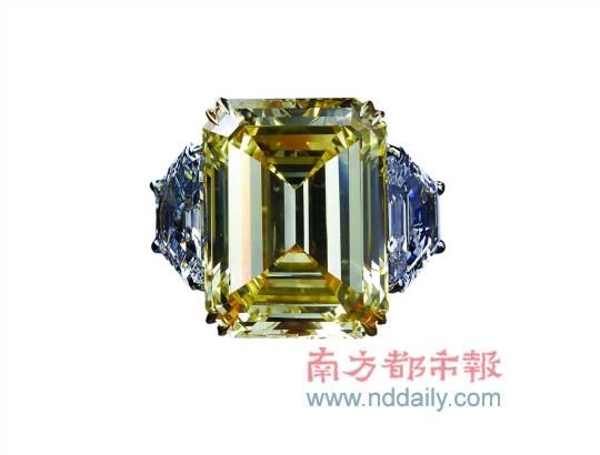 估价2000万元、重17.3克拉的南非彩钻。拍卖行供图
