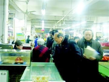 年前的崇仁路古玩市场人头攒动