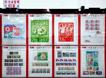 新华社照片，平壤，2011年3月9日，朝鲜举行邮票展