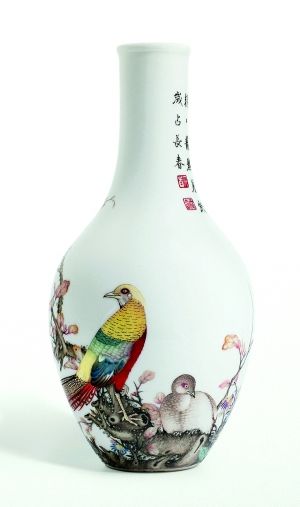 这件清代珐琅御制瓷器备受关注。
