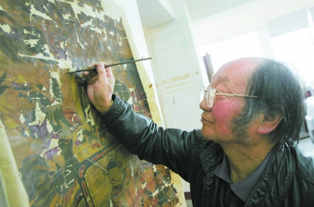 康有为林则徐字画长虫发霉险遭毁修复师妙手救回来