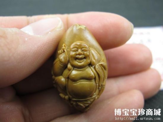 橄榄核雕 乐逍遥 （图片来源：博宝宝珍商城）