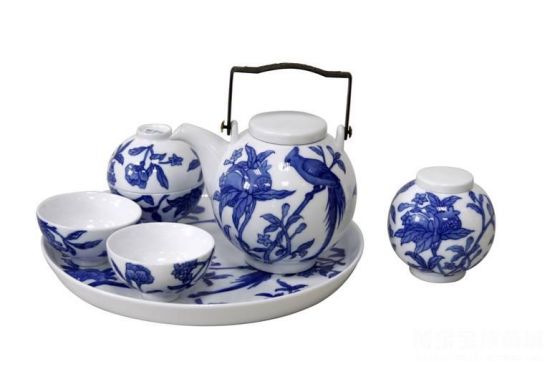 青花石榴绶带灯笼茶具 （图片来源：博宝宝珍商城）