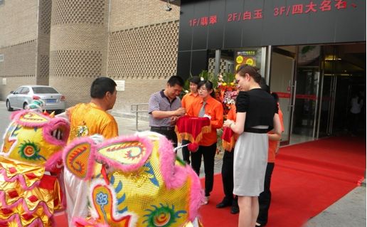 北京爱家投资控股集团总裁陈立影先生为狮子点睛