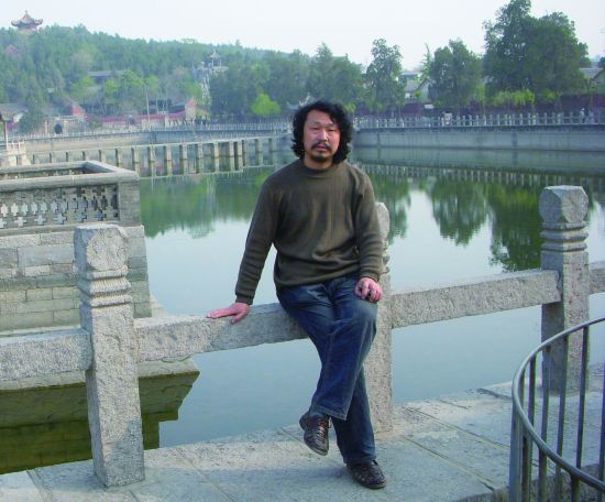 画家鞠占圃