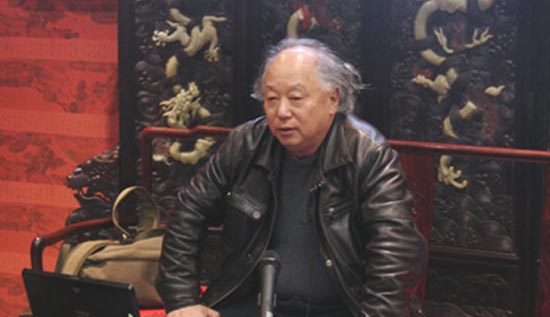 北京故宫博物院瓷器专家杨静荣来到爱家收藏品市场向大家讲述瓷器知识