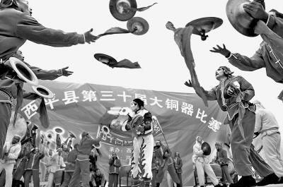 西平大铜器已成农闲时节充实百姓生活的主流音乐。