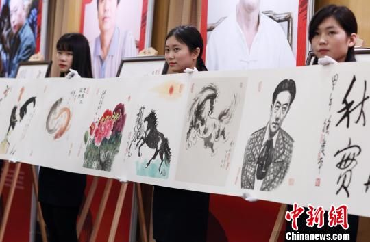  “笔墨含情，致敬悲鸿??纪念徐悲鸿诞辰120周年”系列活动在南京启幕。　泱波　摄