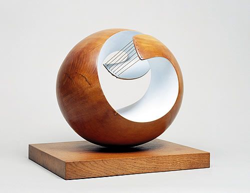 将展览的雕塑作品一