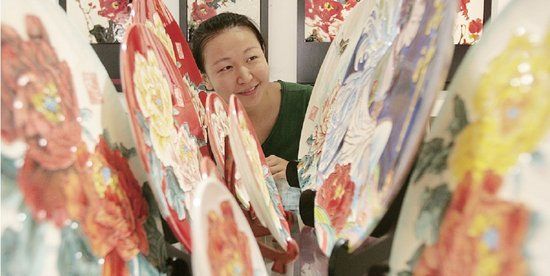 太平盛世看收藏，河洛宝物天下扬。