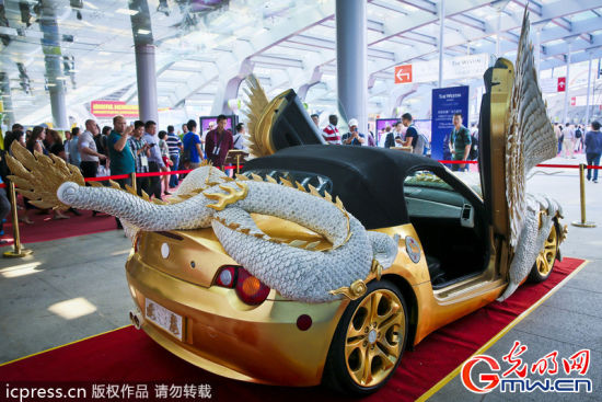 广州土豪金飞龙宝马：嵌牦牛骨镀9999纯金