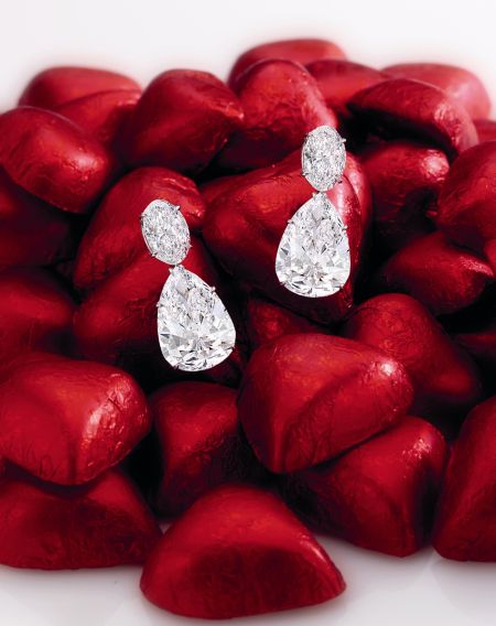 海瑞温斯顿(Harry Winston)出品、总重36.48克拉的D色内部无瑕钻石耳坠