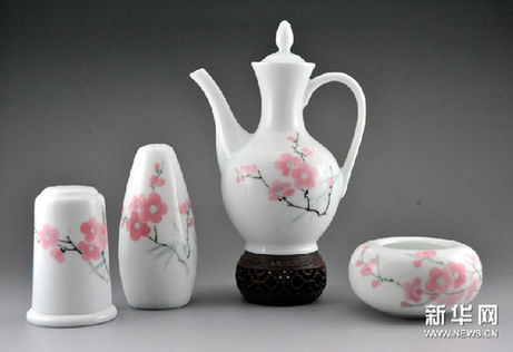 景德镇复烧的7501瓷成品 新华网图片 章武 摄