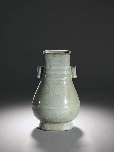 官窑的“冰裂纹”花瓶