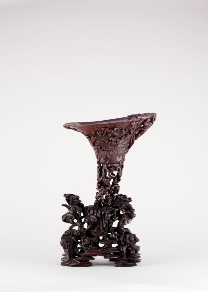 清 早期  犀角雕九龙杯   D：17cm