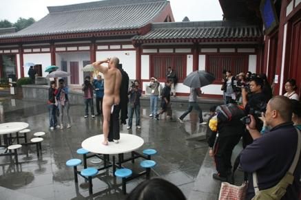 相西石的行为艺术