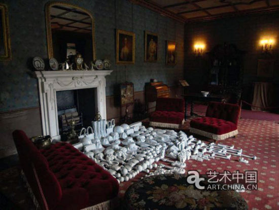 刘建华，《Regular/ Fragile》，2007年，Oxburgh Hall 英国，现场场景