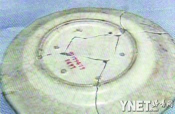受损哥窑瓷器首次曝光 央视截屏