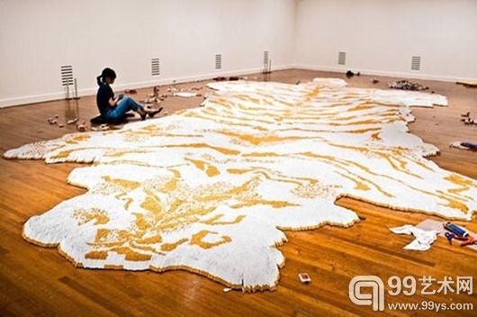 50万根香烟制成的虎皮地毯