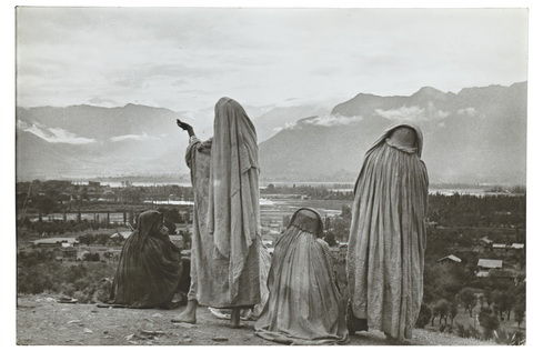 《斯利那加，克什米尔》印度，1948，1950-60年冲印，估价：2-3万欧元落槌价：7.06万欧元，藏家：欧洲画廊