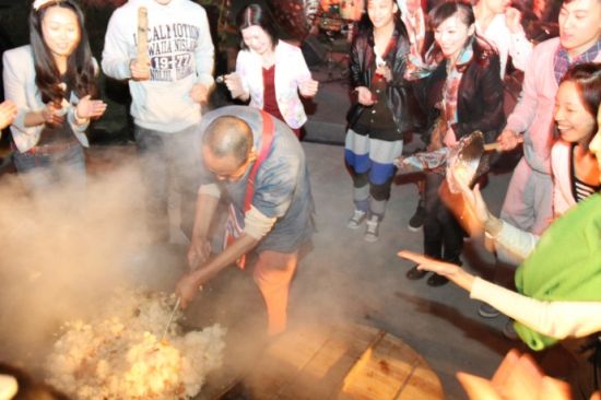 罗旭为嘉宾做起了“大锅饭”
