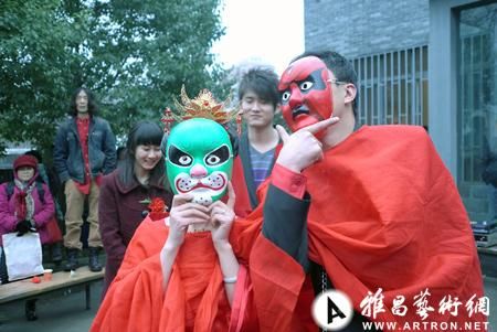 昏礼当代艺术展现场新郎新娘-张广辉和孙雪娟