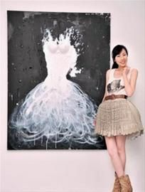 阚诗琪在作品前