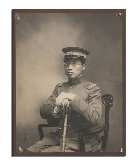 此照当为陈其美初任沪军都督时留影，时为1911年秋末时节，地点应为上海。