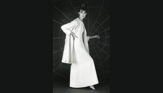 Jean Shrimpton is wearing Susan Small by Ronald Falloon， 1962(售价约为 $4，235.35 )