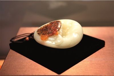 产品描述：长8cm、宽5cm、重214.5克估价：128000元