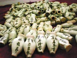 清代黄铜喷药器 →卧龙丹，诸葛行军散 江晨摄