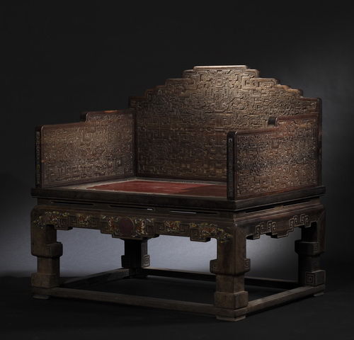 北京保利2011春拍拍品 清中期紫檀嵌掐丝珐琅宝座L106.4cmW77.7cmH103.5cm1