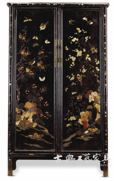 清中期 红漆描金小柜，王世襄旧藏(图片提供：中国嘉德)