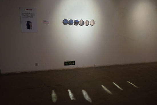 三毛作品《X6照妖镜》 装置