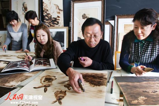 烙画大师姜云祥。