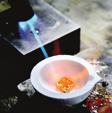 黄金首饰熔化后，才能准确检测