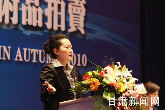 12月31日，四方拍卖2010年秋季文物艺术品拍卖会在兰州举行。殷春永 摄