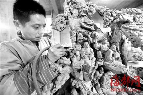 徐少明擅长精雕人物面部表情