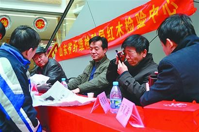 大明家居三楼鉴宝现场。
