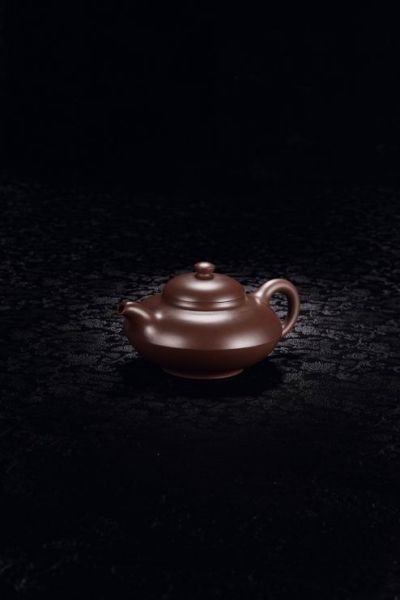 Lot74 顾景舟《合欢》容量300cc估价RMB1，500，000?1，800，000。