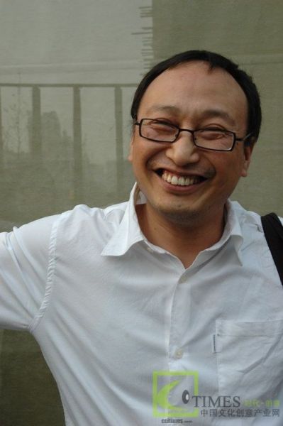 策展人冯博一