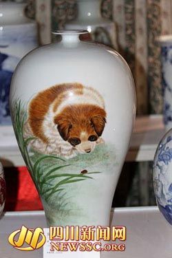 精品瓷器让人眼前一亮。