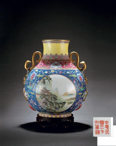 珐琅彩开光山水如意万代尊，民国（1947年），高32cm ，器底红彩篆书“中华民国三十六年”款，后钤单框“中正”红章。