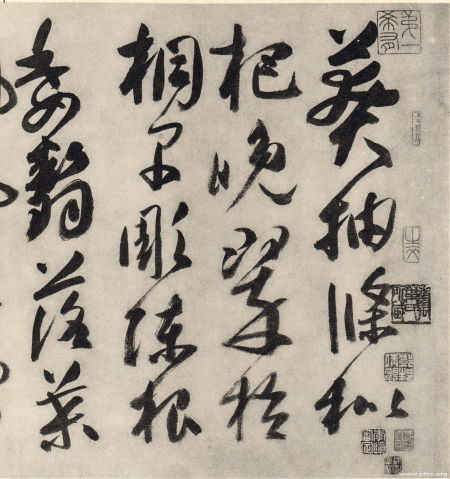 怀素《草书千字文》残卷（局部），纸本，纵30.8厘米，横331.1厘米。仅存“葬”字以下52行、243字（前缺的部分由元鲜于枢补，今也已散失）。此书迹流传有绪，曾经宋赵明诚、元鲜于枢、明方鸣谦、清卞永誉和安岐等收藏，现藏上海博物馆