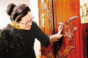 “丝翎檀雕”表现的花鸟动物精细、飘逸、灵动，很受藏家追捧。