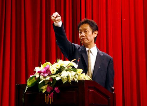 拍卖师落槌成交