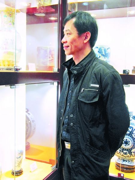 人物简介：李汉腾，北京故宫鉴定委员会会员　主要收藏：元明清官窑和民窑瓷器精品
