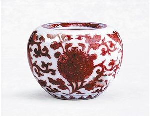 釉里红花卉纹苹果尊