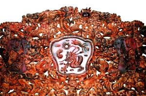 椅背的雕刻画面 